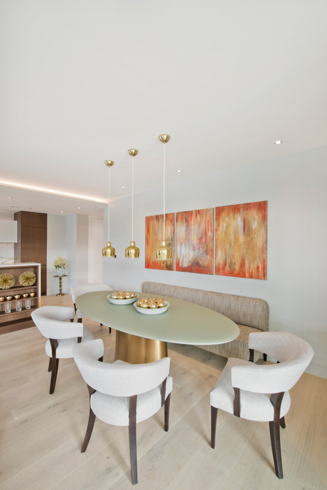 Design ideas for a contemporary dining room in Berlin.