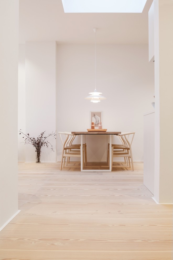 Photo of a medium sized modern dining room in Berlin with white walls.