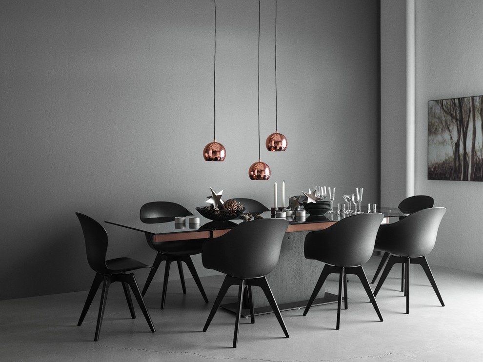 Idee per una sala da pranzo contemporanea di medie dimensioni con pareti nere, pavimento in cemento e pavimento grigio