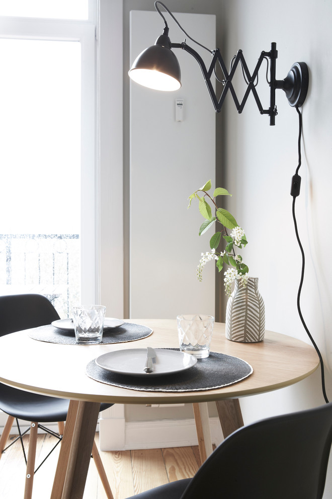 Dining room - contemporary dining room idea in Hamburg