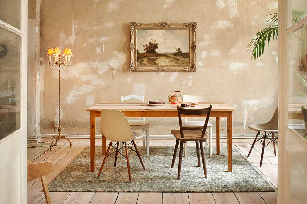 Design ideas for a medium sized mediterranean dining room in Berlin with brown walls and light hardwood flooring.