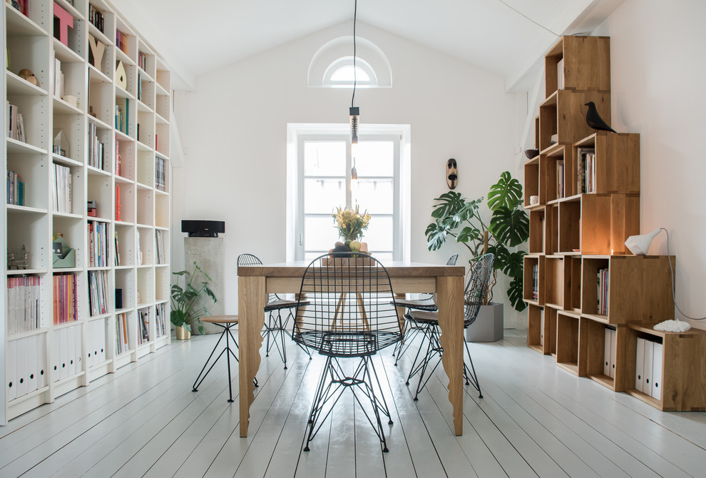 Inspiration for a scandinavian dining room remodel in Cologne