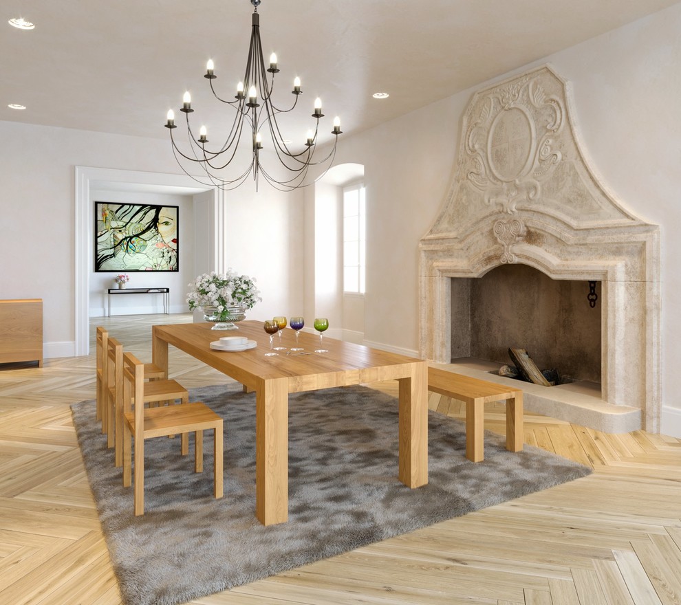 Offenes, Großes Klassisches Esszimmer mit weißer Wandfarbe, hellem Holzboden, Kamin, Kaminumrandung aus Stein und beigem Boden in Dresden