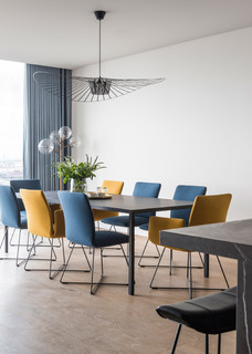 Musterwohnung in der Elbphilharmonie Contemporary Dining Room