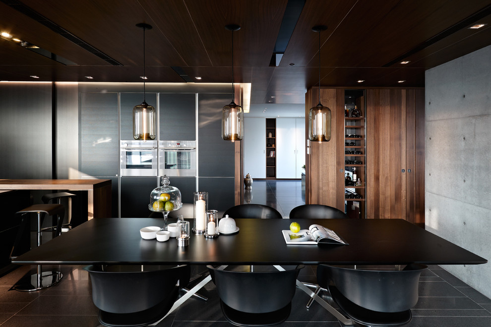 Idées déco pour une salle à manger ouverte sur le salon moderne de taille moyenne avec un mur gris.