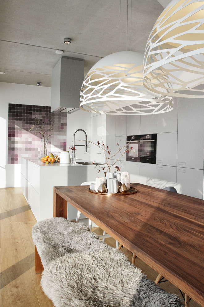 Photo of a contemporary dining room in Munich.