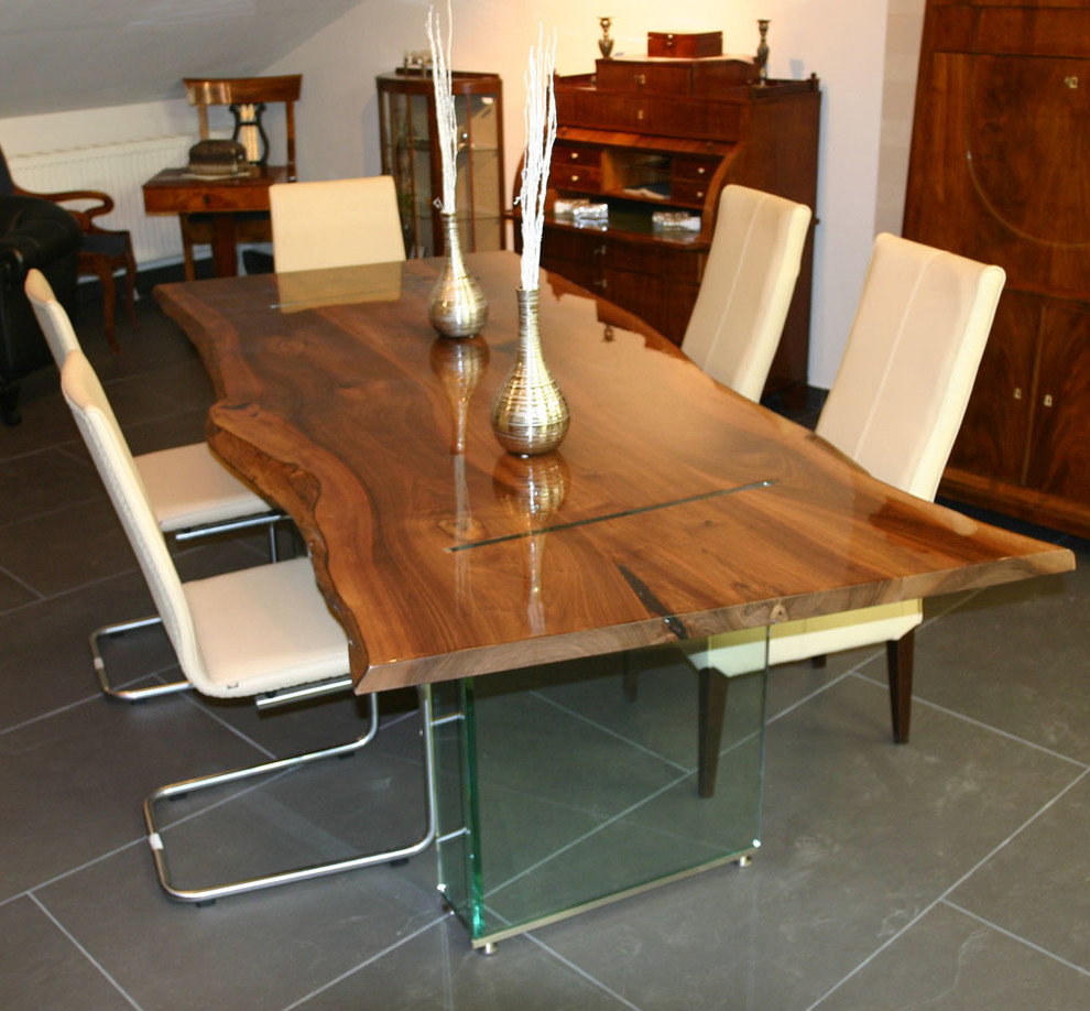 Inspiration for a contemporary dining room in Dusseldorf.