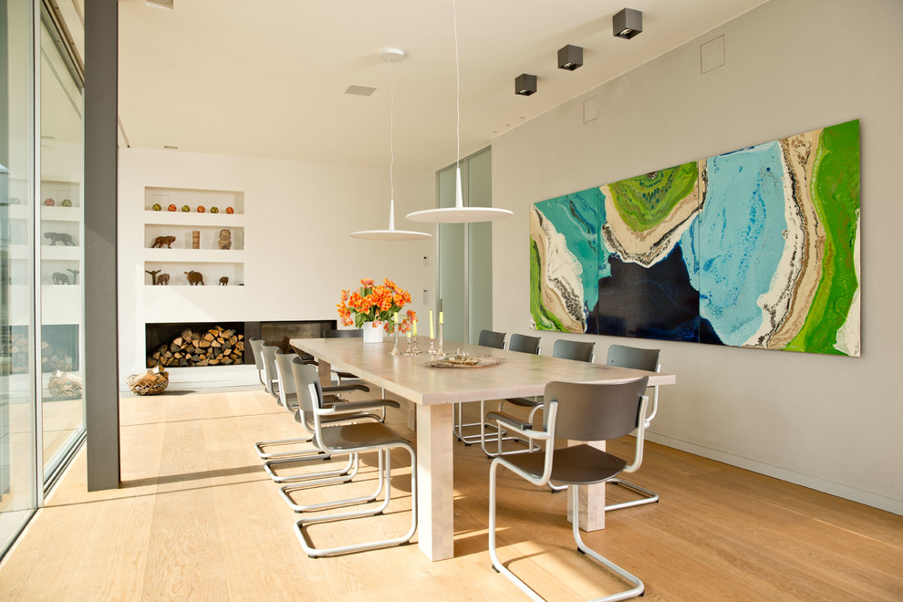 Photo of a contemporary dining room in Hamburg.