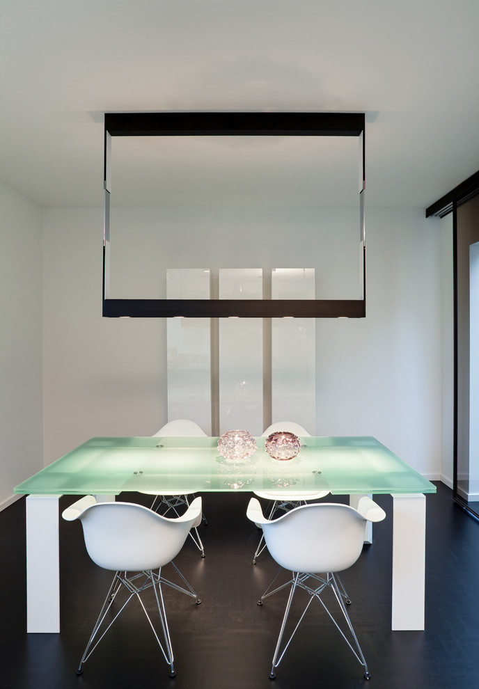 Inspiration for a contemporary dining room remodel in Cologne