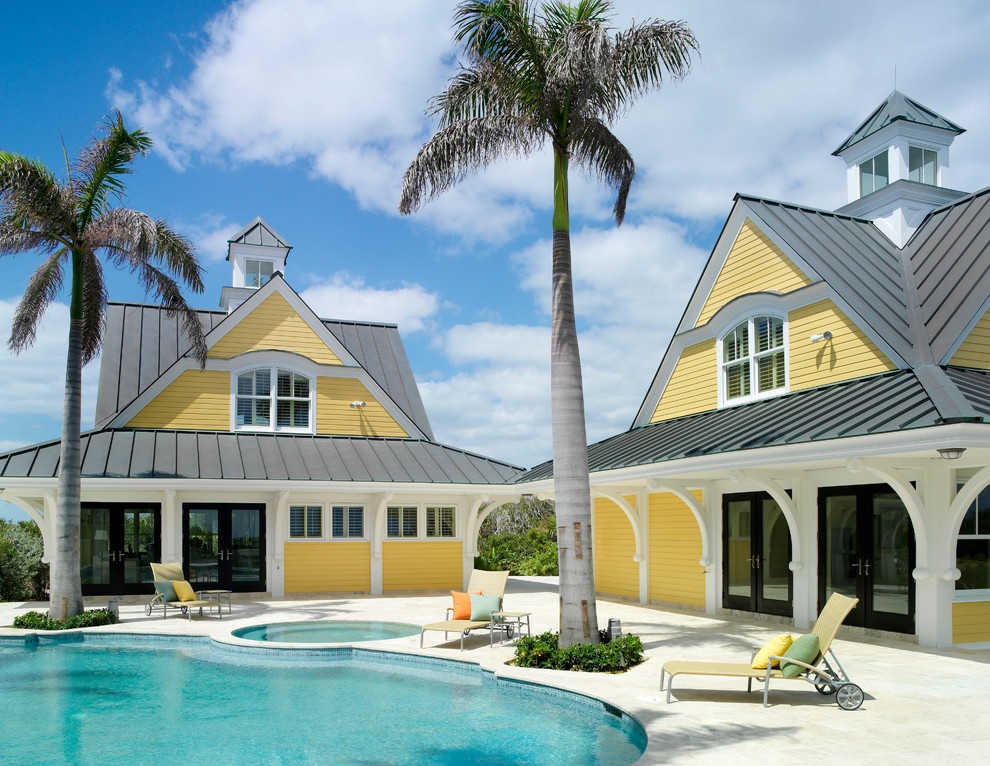 Пример оригинального дизайна: желтый дом в морском стиле