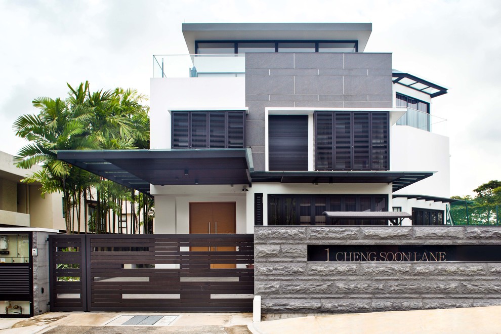 シンガポールにあるコンテンポラリースタイルのおしゃれな三階建ての家の写真