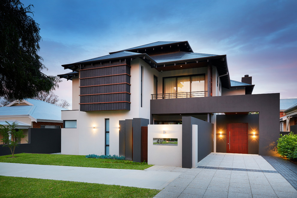 Стильный дизайн: большой, двухэтажный дом в японском стиле в восточном стиле с вальмовой крышей - последний тренд