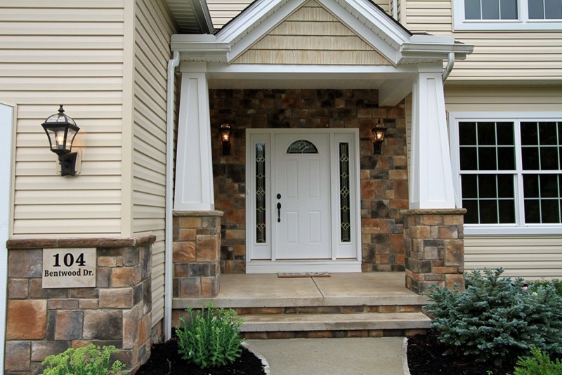 Example of an exterior home design in Cleveland