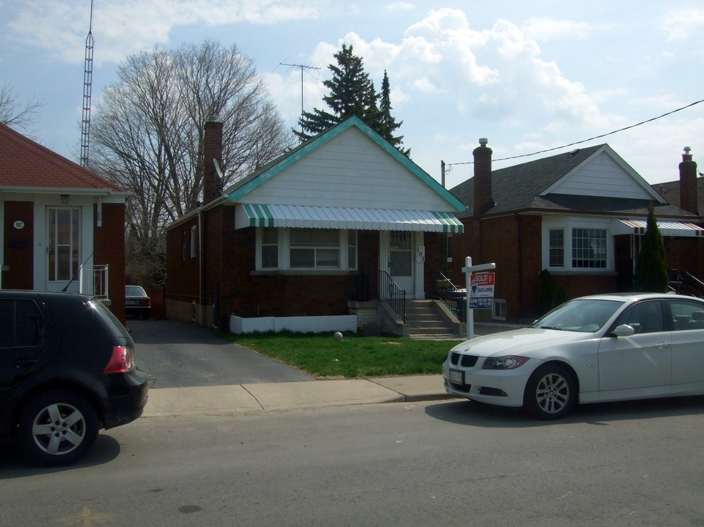 Example of a classic exterior home design in Toronto