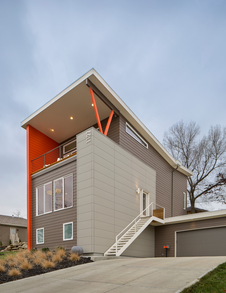 Inspiration for a contemporary exterior home remodel in Kansas City