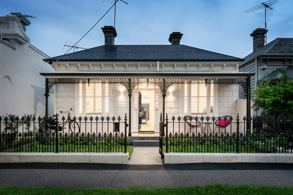 メルボルンにあるヴィクトリアン調のおしゃれな家の外観の写真