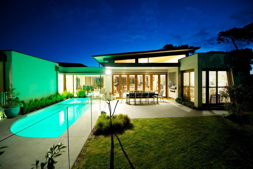 Großes, Einstöckiges Modernes Einfamilienhaus mit Steinfassade, bunter Fassadenfarbe, Flachdach und Blechdach in Geelong