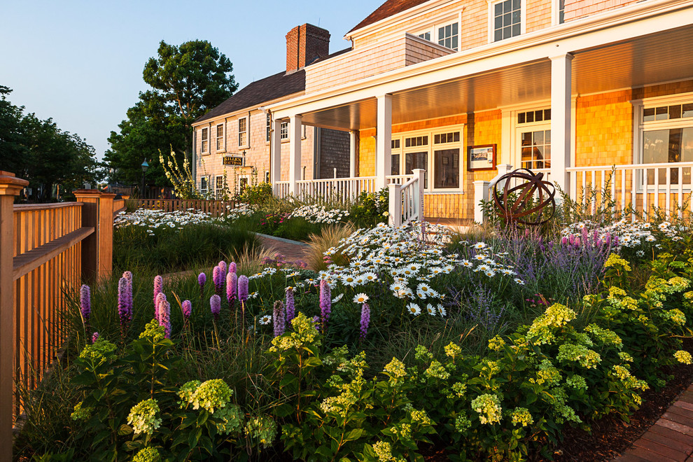 14 Easy St. Nantucket Beach Style Exterior Boston by Jonathan