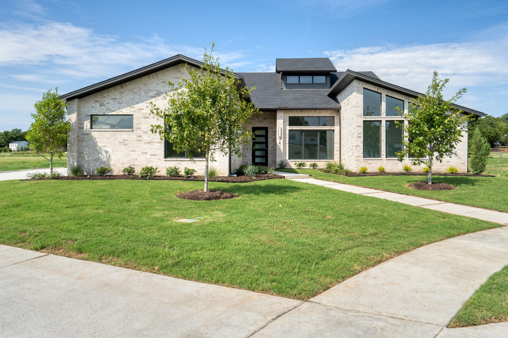 141 Perth Ct, Argyle Contemporary Exterior Dallas by Garabedian