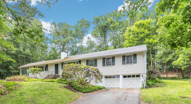 15 Old Coach Road, Weston, MA - Transitional - House Exterior - Boston - by  Amy Mizner, Benoit Mizner Simon & Co. | Houzz IE