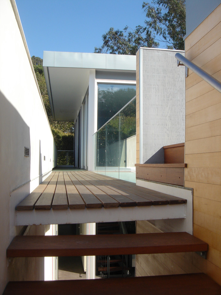 Imagen de fachada de casa contemporánea con revestimiento de madera