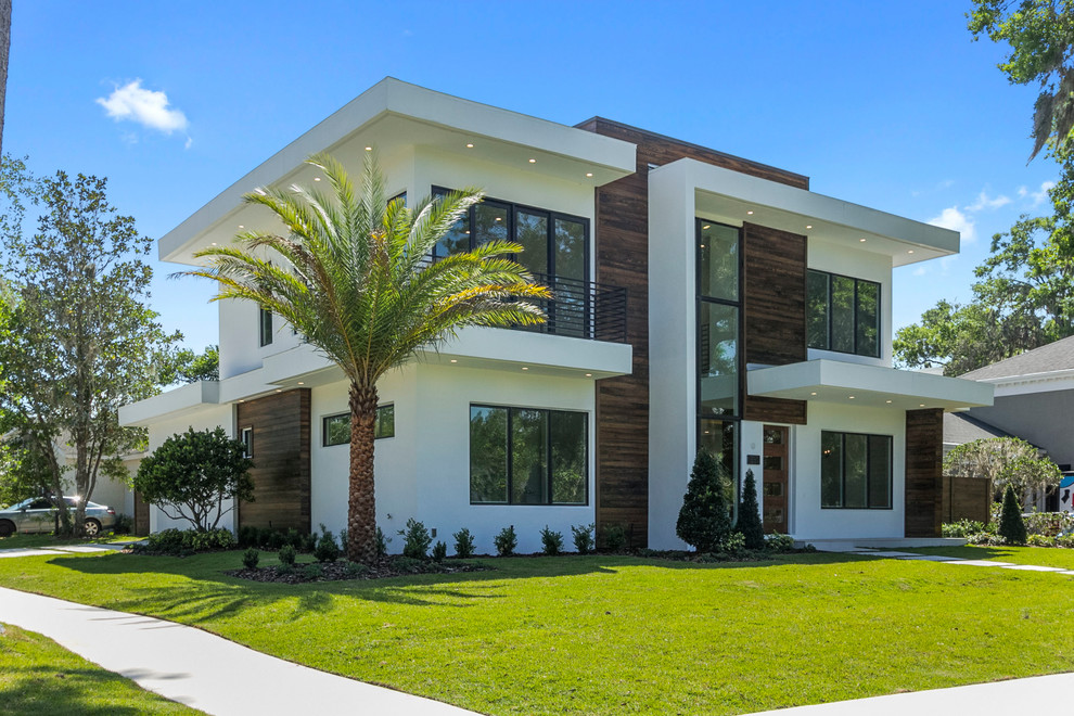Стильный дизайн: двухэтажный, белый частный загородный дом в стиле модернизм с комбинированной облицовкой и плоской крышей - последний тренд