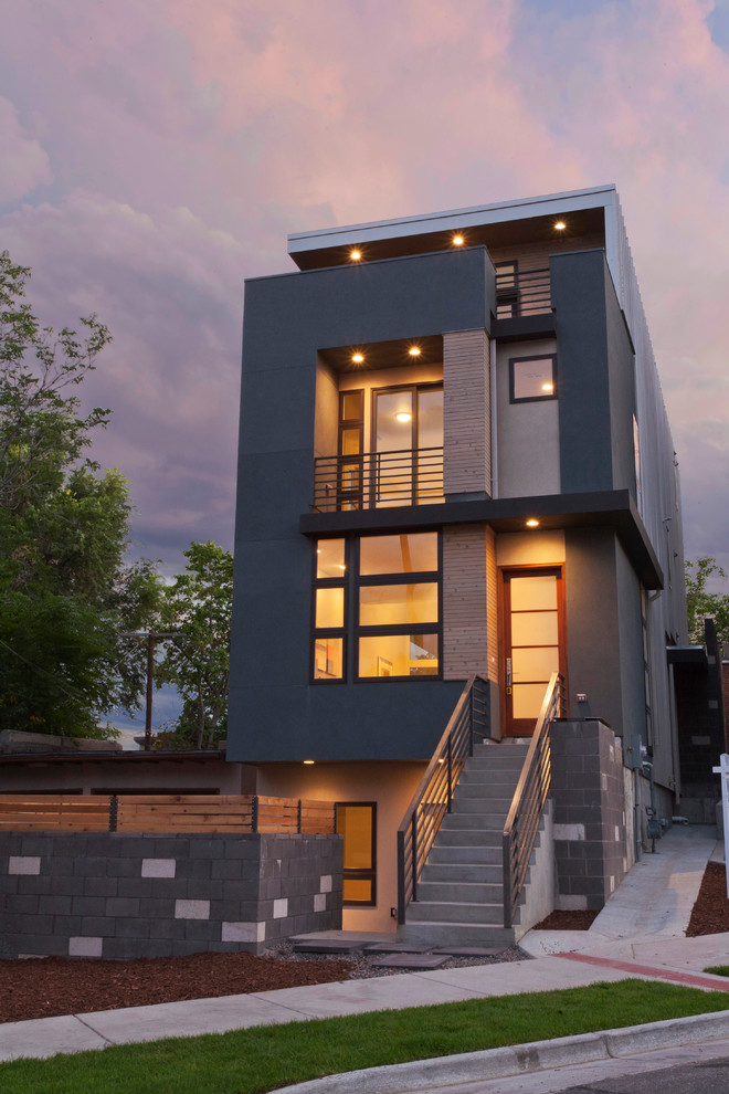 Пример оригинального дизайна: кирпичный многоквартирный дом в стиле модернизм