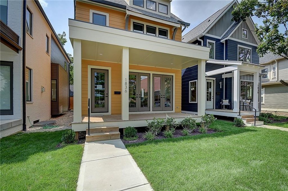 Свежая идея для дизайна: трехэтажный, оранжевый частный загородный дом в стиле кантри - отличное фото интерьера