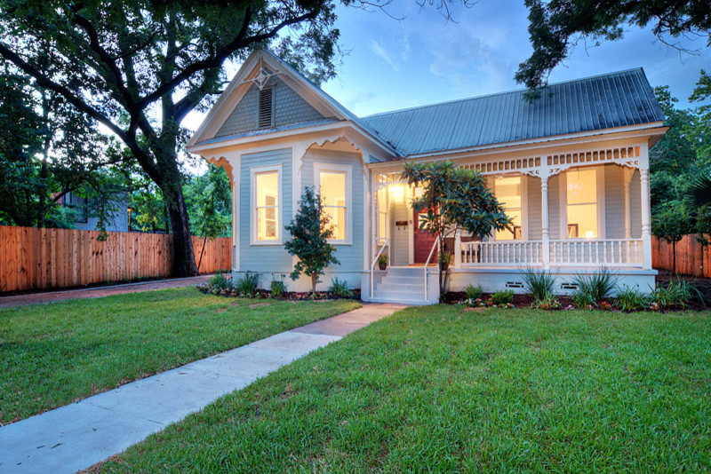 Design ideas for a traditional house exterior in Austin.