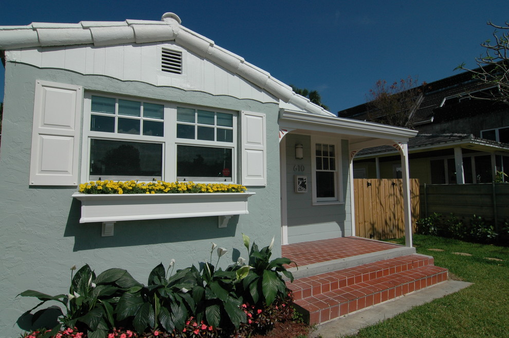 Example of an arts and crafts exterior home design in Miami