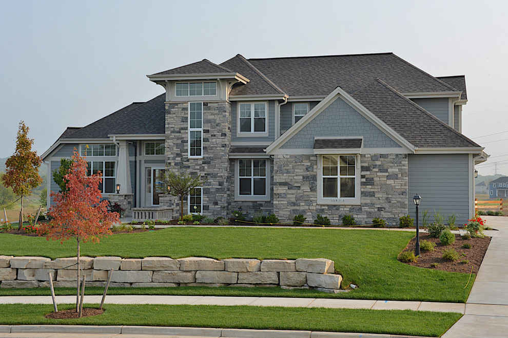 Example of an arts and crafts exterior home design in Milwaukee