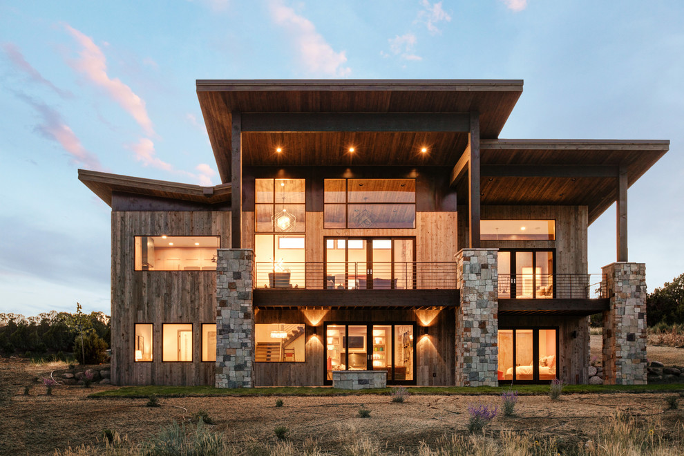 Zweistöckige Rustikale Holzfassade Haus mit Pultdach in Salt Lake City