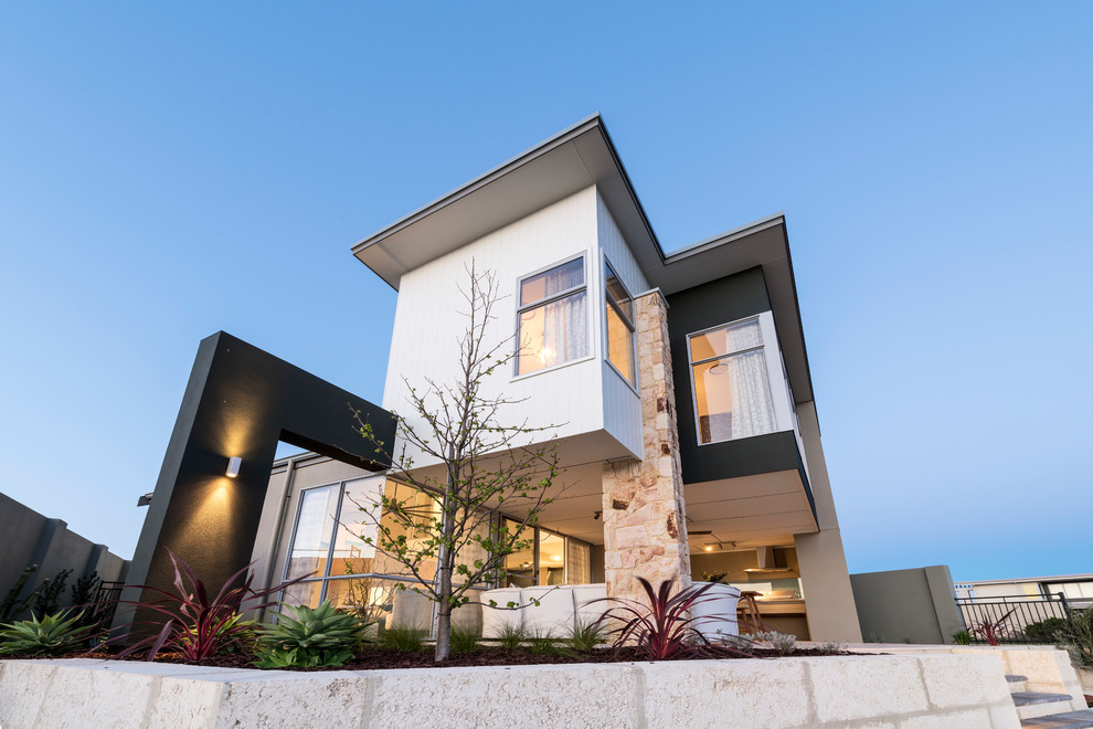 Trendy two-story house exterior photo in Perth
