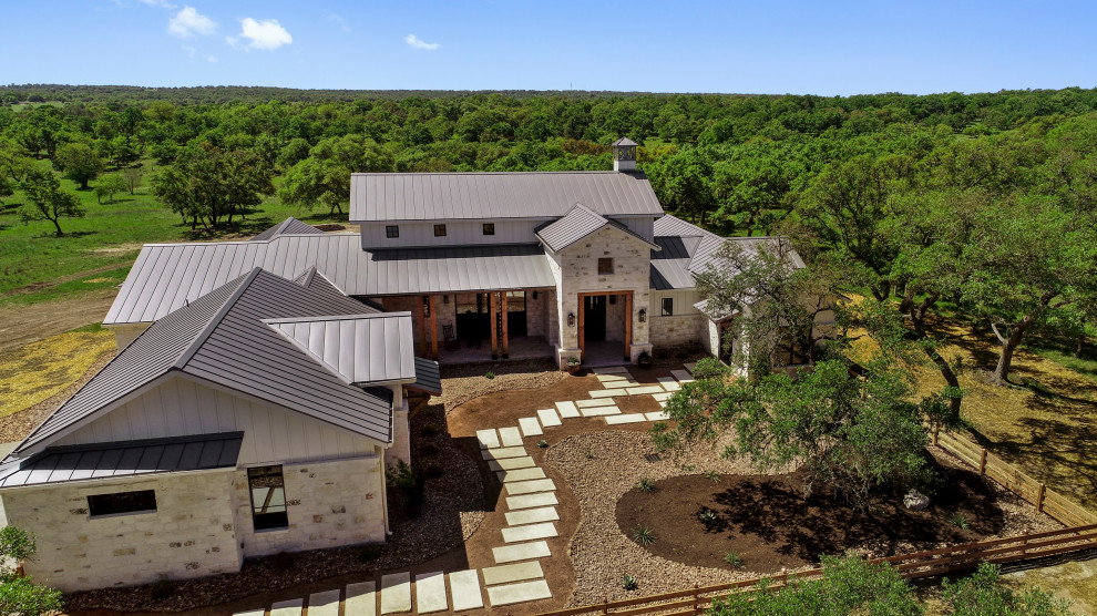 2020 Showcase Home Hidden Springs, Fredericksburg, TX Farmhouse