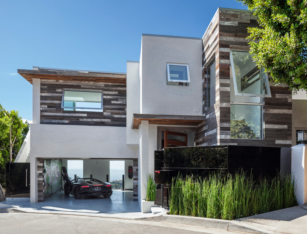 Gey contemporary two floor house exterior in Los Angeles with wood cladding and a flat roof.