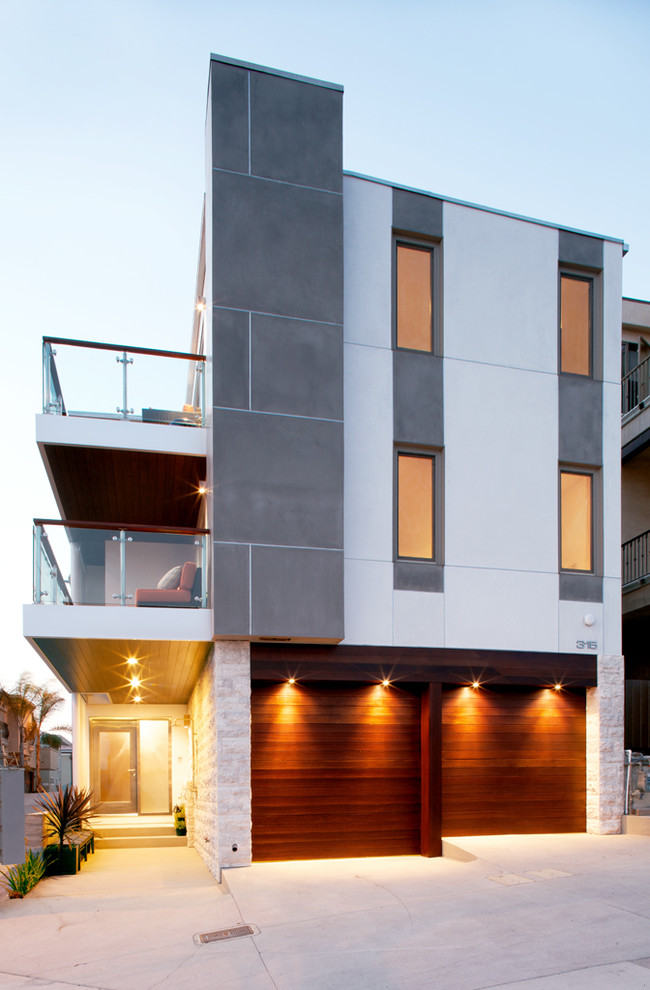 Foto de fachada gris contemporánea grande de tres plantas con revestimiento de hormigón y tejado plano