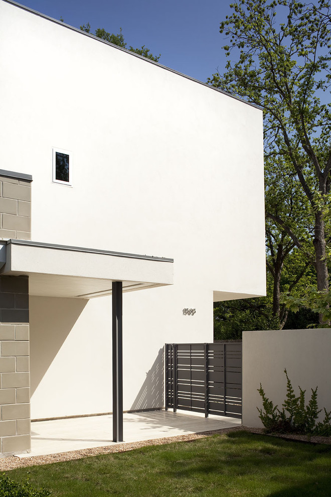 Inspiration for a modern two floor house exterior in Austin.