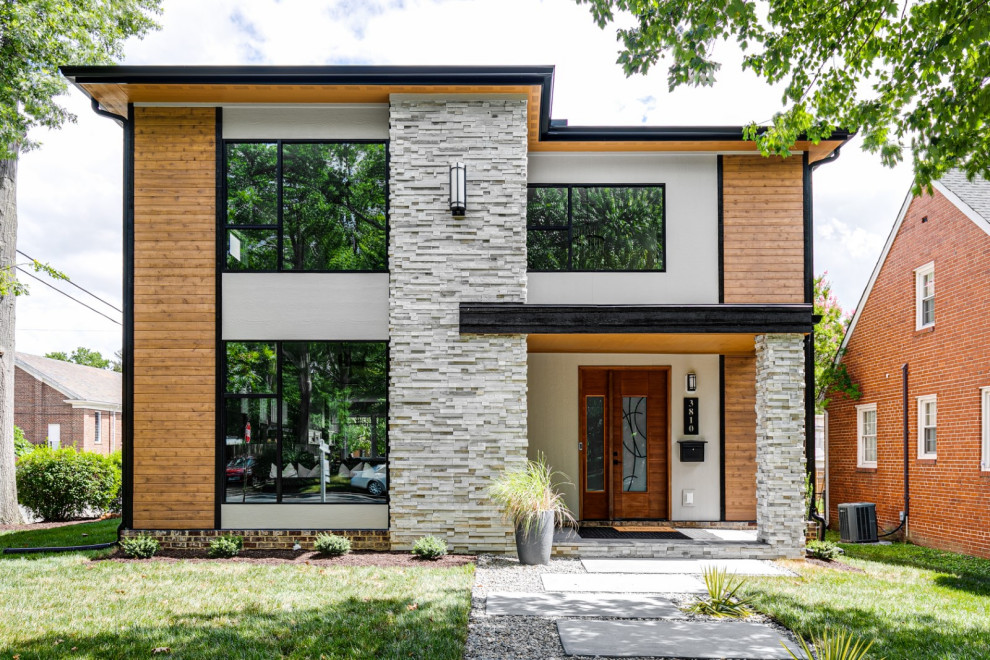 Ejemplo de fachada de casa multicolor vintage de tamaño medio de dos plantas con revestimientos combinados, tejado plano y tejado de teja de madera
