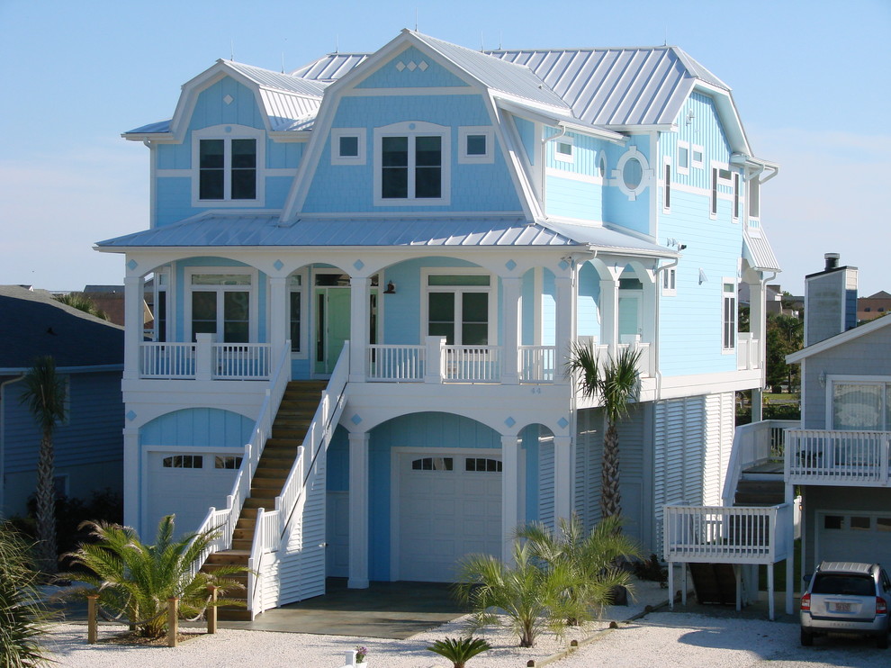 На фото: дом в морском стиле с