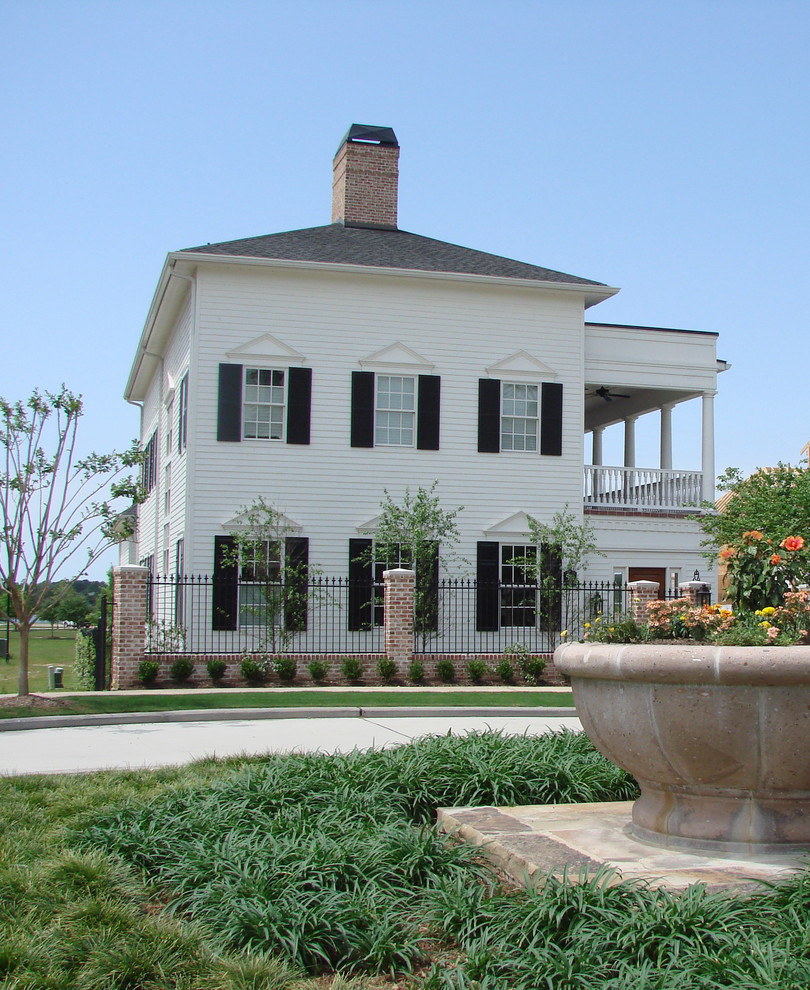 50 East Bay Boulevard Traditional Exterior Houston by DvL