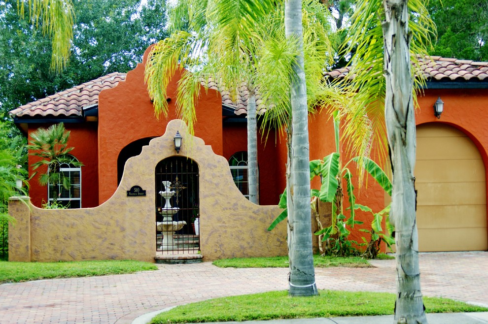 Mediterranean exterior home idea in Orlando