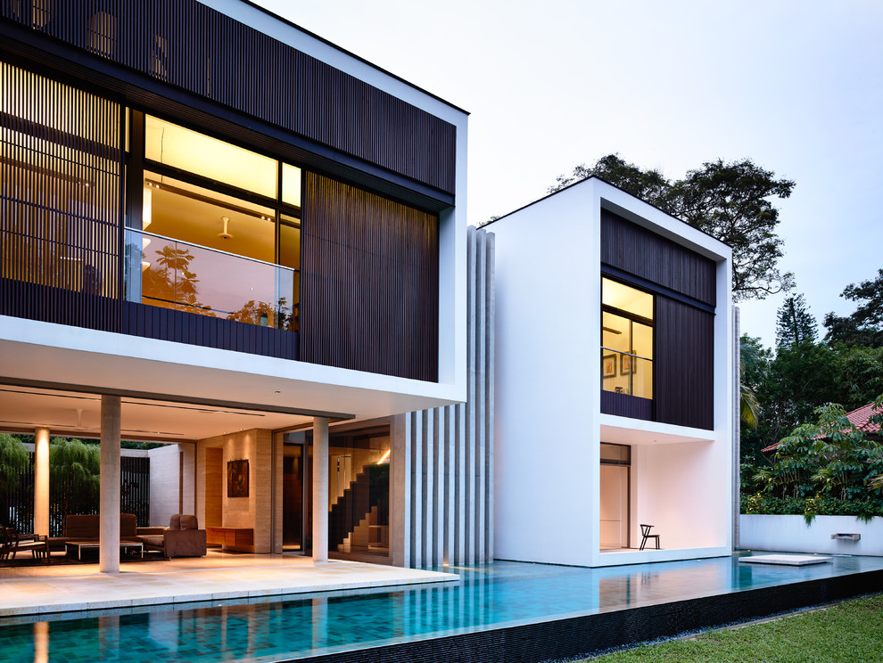 Photo of a contemporary house exterior in Singapore.