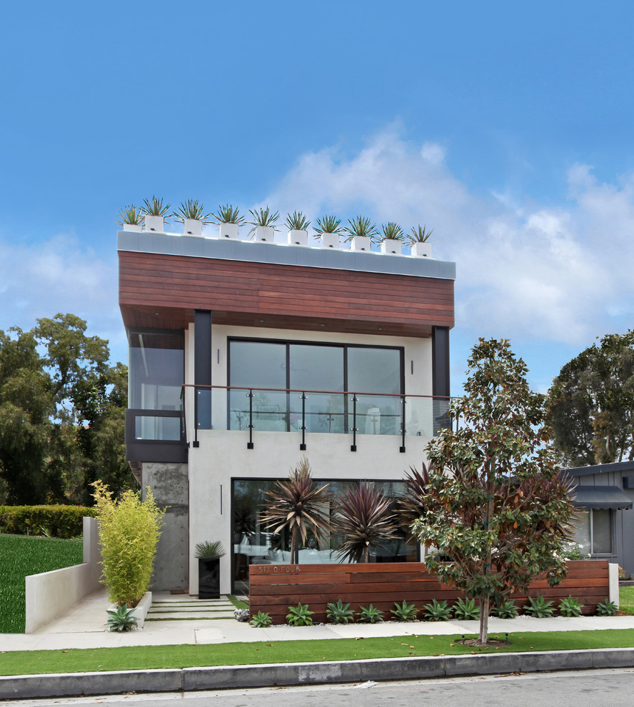 Modernes Haus mit Betonfassade in Orange County