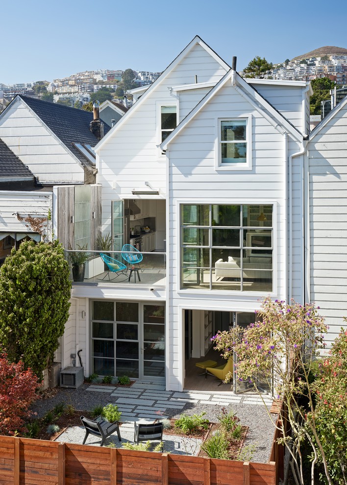サンフランシスコにあるトランジショナルスタイルのおしゃれな家の外観 (タウンハウス) の写真