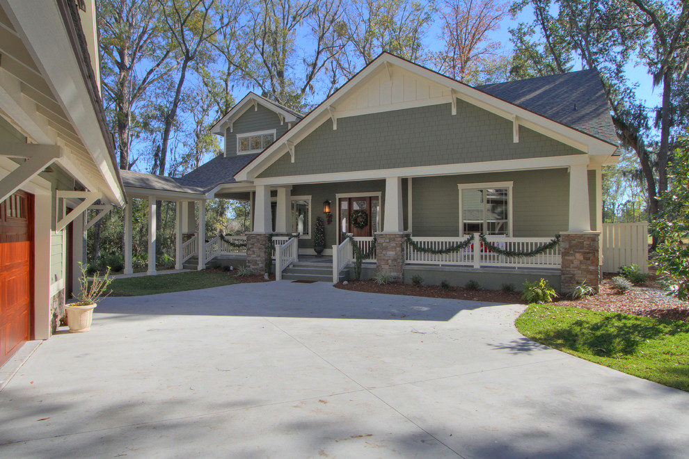 Inspiration for a craftsman two-story concrete fiberboard gable roof remodel in Atlanta