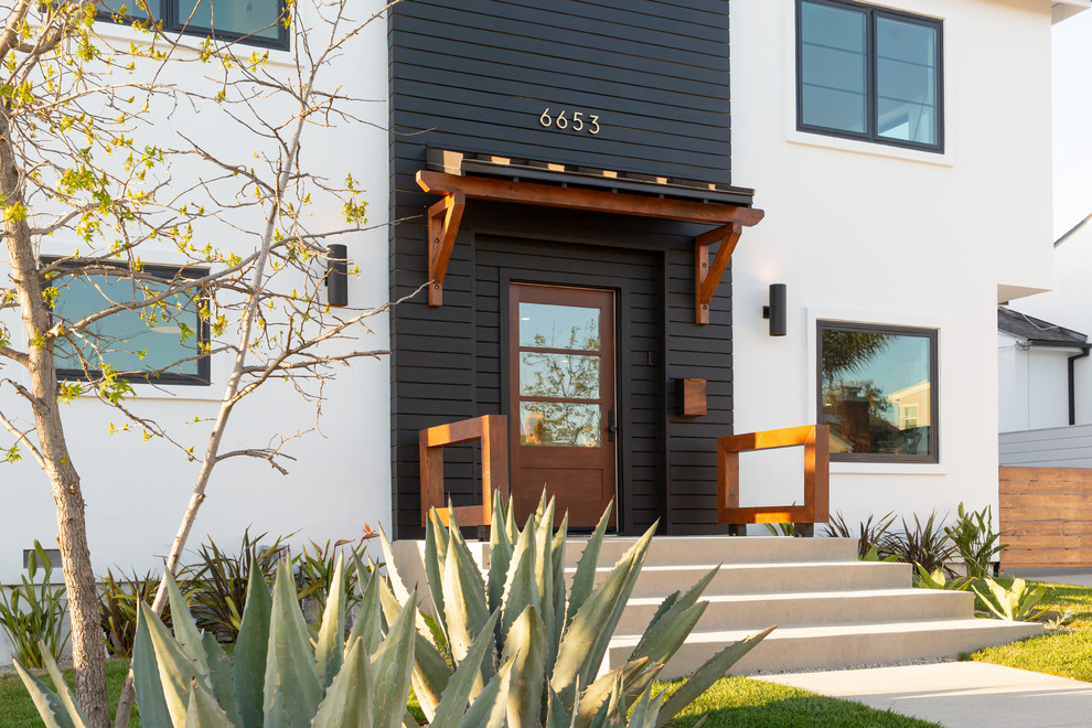 Transitional exterior home idea in Los Angeles