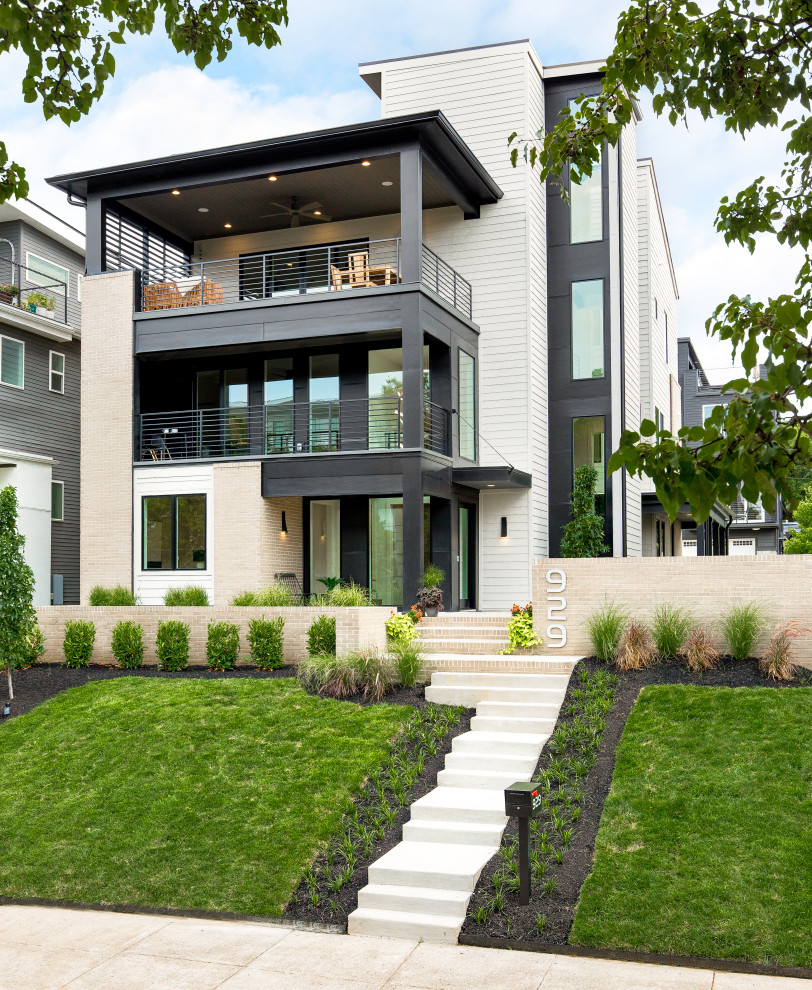 Inspiration for a large contemporary house exterior in Nashville.