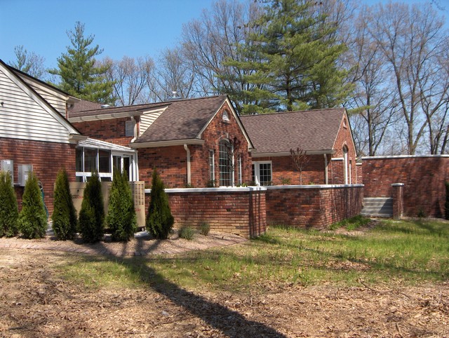 A Couple's Dream Home In Frontenac - Classique - Façade - St. Louis ...