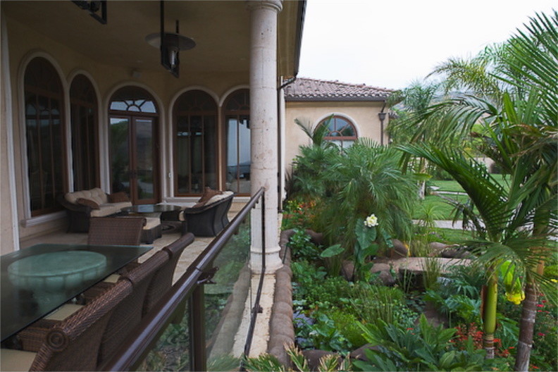 This is an example of a mediterranean house exterior in Los Angeles.