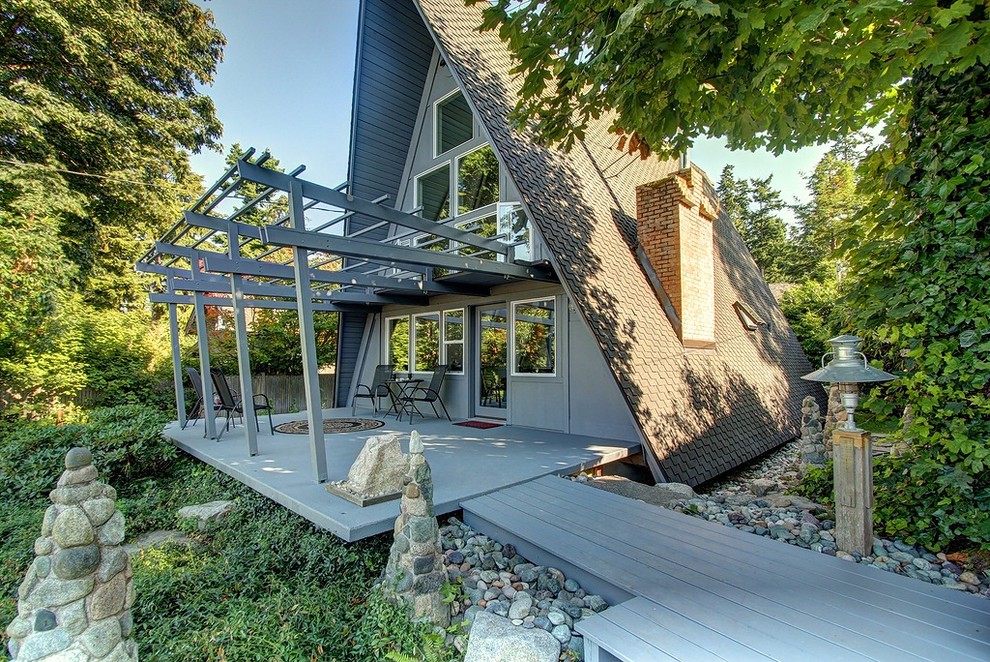 Kleine, Zweistöckige Moderne Holzfassade Haus in Seattle